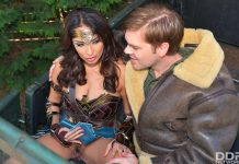 Horny Wonderwoman: Salacious Babe in Costume Fucked Up Her Ass
