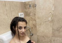 Brunette Teen Fuck at Public Restroom