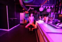 Solo On Bar – Cindy Shine